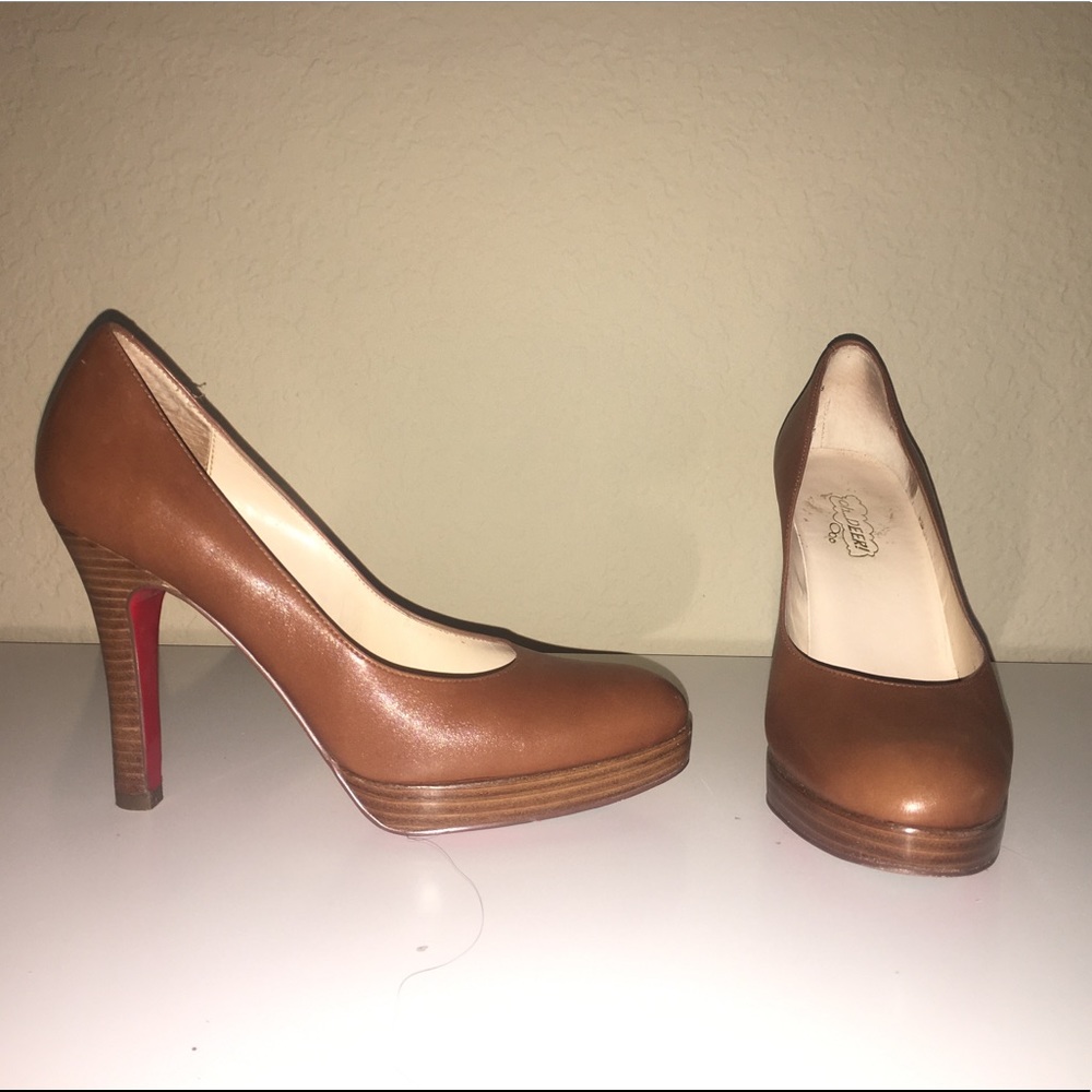 Oh Deer! EUC Tan leather pump red bottoms